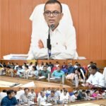 कलेक्टर ने ली साप्ताहिक समय-सीमा की समीक्षा बैठक शासकीय योजनाओं