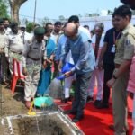 राज्यपाल श्री रमेन डेका ने लगाया ‘एक पेड़ मां के नाम का पौधा*