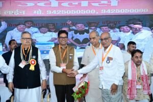 विधानसभा अध्यक्ष की अध्यक्षता में छत्तीसगढ़ चेम्बर ऑफ कॉमर्स एण्ड इंडस्ट्रीज राजनांदगांव के जिला स्तरीय व्यापारी महाअधिवेशन का शुभारंभ *
