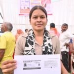 सुशासन तिहार शिविर में कौशिल्या साहू को आवेदन करते ही मिला आयुष्मान कार्ड