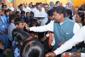 भानपुरी में हर्षोल्लास के साथ मनाया गया शाला प्रवेश उत्सव*वन मंत्री श्री केदार कश्यप और सांसद श्री महेश कश्यप ने नवप्रवेशी बच्चों का किया आत्मीय स्वागत, नए स्कूल भवन का किया लोकार्पण