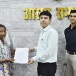 बस्तर की बेटियाँ उड़ेंगी सफलता की नई उड़ान बेंगलुरु की फॉक्सकॉन कंपनी में 12 युवतियों का चयन