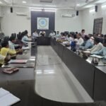 अल्प प्रगति वाले आवासों को लेकर सीईओ ने ली समीक्षा बैठक