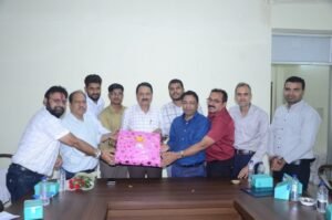 जिला जनसंपर्क कार्यालय के सहायक ग्रेड-01 श्री अनिल सिंह को सेवानिवृत्ति पर दी गई भावभीनी विदाई