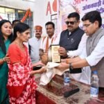आंगन मिलन सेवा समारोह में बच्चों और माताओं के बीच पहुंचे शिक्षा मंत्री श्री गजेंद्र यादव और प्रभारी मंत्री श्री टंकराम वर्मा