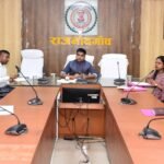कलेक्टर ने प्रयास आवासीय विद्यालय के संचालन एवं शैक्षणिक गतिविधियों की समीक्षा की
