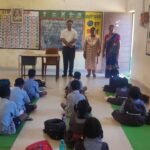 जिला शिक्षा अधिकारी श्री दिनेश झा ने प्राथमिक शाला मझलीपारा का किया औचक निरीक्षण