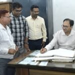 कलेक्टर ने किया जिला कोषालय का निरीक्षण